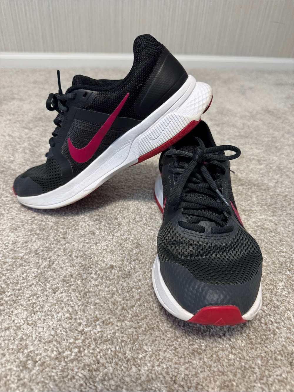 Nike Women’s Run Swift 2.0 Smoke Gray Pink Size 9